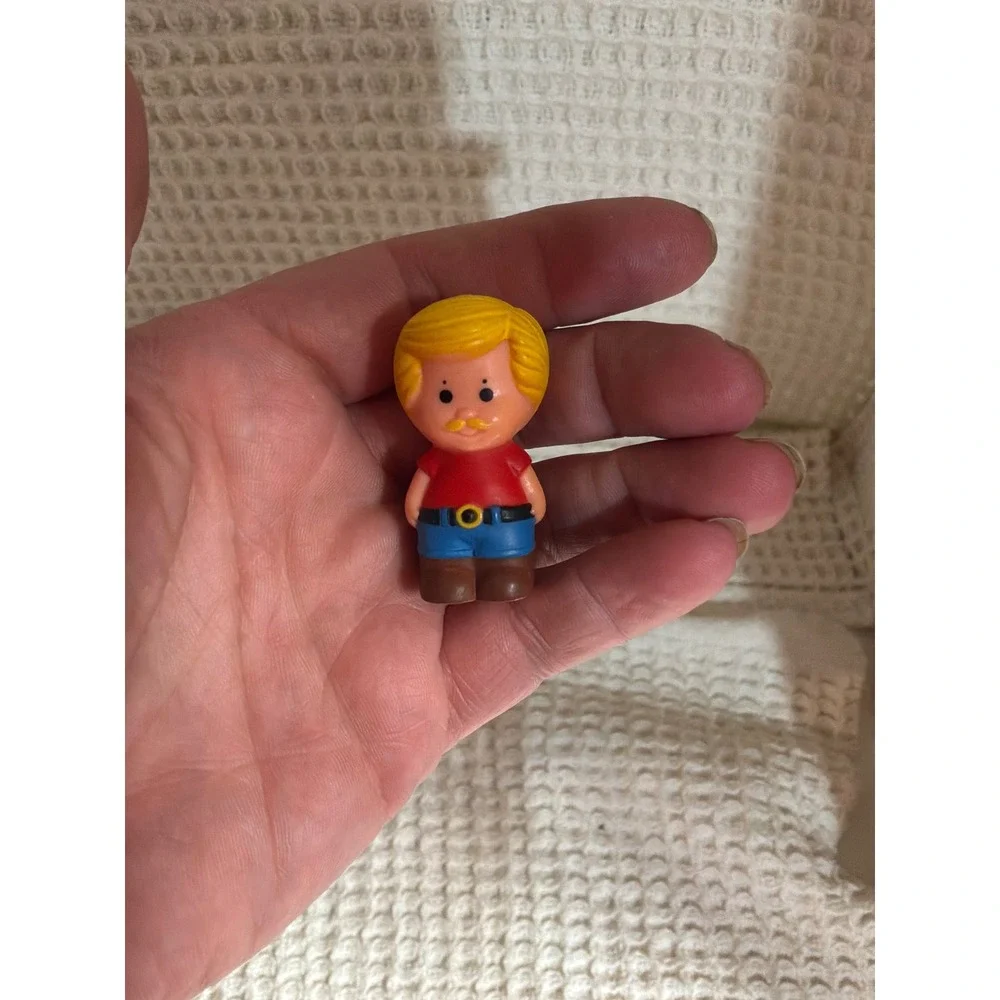 Vintage Unisex Tomy Pocket Toy Figure‎ 1.5in Red Blue 1977